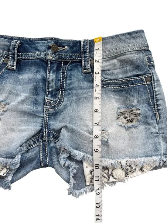 Miss Me Womens Size 29 Signature Short Distressed Denim With Lace Accents USA - Picture 6 of 9